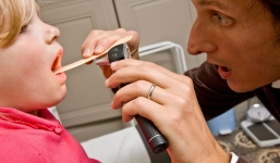 Chuyên gia cảnh báo dấu hiệu cơ thể sẽ tiếp xúc đầu tiên với COVID-19 