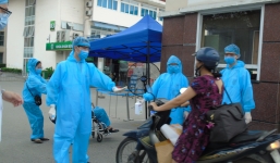 Hà Nội: Vợ nhân viên bếp ăn BV Bạch Mai dương tính Covid-19