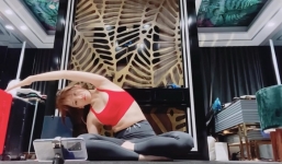 Hari Won khoe clip tập thể dục, fan chỉ soi vào phòng hạnh phúc của 2 vợ chồng