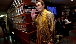 Hiện tượng 'Apple Pen' trở lại với điệu nhảy rửa tay hài hước