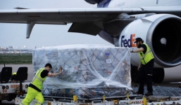 Động thái TT Trump khi được Việt Nam gửi 450.000 bộ đồ bảo hộ y tế