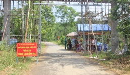 2 'ma men' dùng MBH, cưa máy tấn công cán bộ chốt kiểm dịch Covid-19