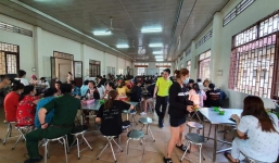 2 sĩ quan bị tạm đình chỉ vì bị tố 'vận động' tiền trong khu cách ly