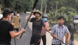 Khởi tố, bắt tạm giam 5 đối tượng đập phá xe ô tô trước mặt công an