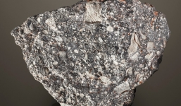 Khối đá dị thường thuộc về một thế giới khác được định giá hơn 58 tỷ