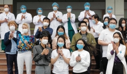 BN cao tuổi nhất cùng 10 người mắc Covid-19 được công bố khỏi bệnh