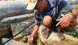 Cột điện đổ đè công nhân tử vong: 'Trụ bằng vữa chứ không phải bê tông'