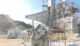 Huyện nghèo xây tượng đài 14 tỷ: Chủ tịch Quảng Nam yêu cầu báo cáo