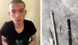 Khống chế kẻ ngáo đá uy hiếp bố mẹ, 3 cán bộ công an bị thương