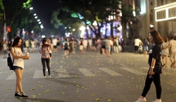 Thủ tướng: Xác lập trạng thái bình thường mới, các dịch vụ được kinh doanh trở lại