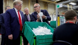 Cần vụ thân cận của Tổng thống Donald Trump dương tính với Covid-19