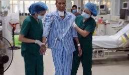 Bệnh nhân 19 khoẻ mạnh, tay chân linh hoạt tập đi sau hơn 2 tháng trên giường bệnh