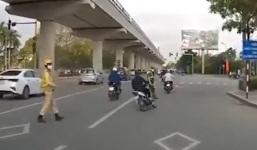 Vít ga né chốt CSGT, 'tổ lái' gây hoạ khi húc ngã chiến sĩ Công an