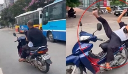 'Quái xế' U50 nằm trên yên quẩy theo nhạc, lái xe bằng chân gây phẫn nộ