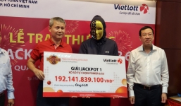 Trúng 192 tỷ Vietlott, đại gia vẫn giấu gia đình vì muốn thử lòng vợ con