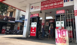 Giá xăng ngày mai dự kiến tăng lên mức khoảng 12.800 đồng/lít