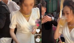 Cô dâu gây 'bão' khi thay chồng 'đi đường quyền' để lấy phong bì từ hội bạn thân 