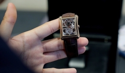 Chiếc đồng hồ Ngọc Sơn khoe 6,5 tỷ, trên thế giới chỉ có 30 cái uy phong cỡ nào?