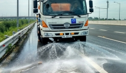 Hà Nội duyệt chi hơn 100 tỷ đồng để rửa đường ngày nắng nóng