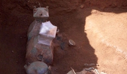 Khai quật cổ mộ 2.000 năm phát hiện bình đồng chứa 'thuốc trường sinh'