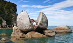 Bí ẩn khối đá 120 triệu năm tuổi được cắt bởi 'thanh kiếm của thần Zeus'