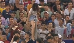 Muốn xem Quang Hải, khán giả Hà Tĩnh gây nên tình trạng 'vỡ sân'