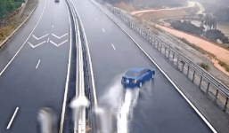 'Xế hộp' drift như phim hành động trên cao tốc Hạ Long - Vân Đồn