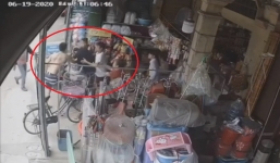 Bê thùng tiền ở tiệm tạp hoá bỏ chạy, tên trộm bị cả xóm dạy cho bài học nhớ đời