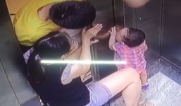 Mẹ mải xem điện thoại, con gái gặp sự cố hoảng hồn trong thang máy 