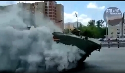 Xe bọc thép chở quân của Nga gặp sự cố tại Quảng trường Đỏ