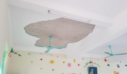 Mảng vữa trần trường mầm non rơi xuống lớp học, 5 học sinh bị thương