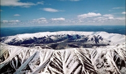 Ngọn núi hình tròn bí ẩn 1 tỷ năm chứa đầy kho báu vàng khối, bạch kim