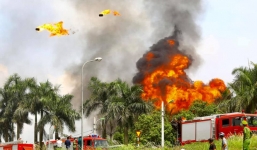 Cháy kho hóa chất ở Long Biên: Thùng phuy phát nổ bay cao cả chục mét