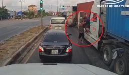 Tài xế container chặn đầu để dằn mặt đồng nghiệp, nhận ngay bài học đau đớn