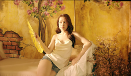 Chi Pu khoe chân dài, body mướt mắt sau ồn ào chuyện cá nhân