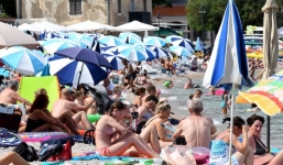 Số ca mắc Covid-19 toàn cầu tăng mạnh chưa từng có khi các nước mở cửa trở lại