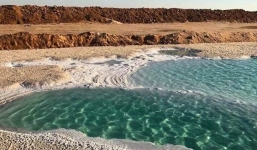 Bí ẩn về hồ nước bỗng tràn đầy nước trở lại sau hàng chục năm khô cạn