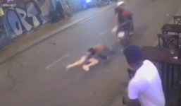 Bắt 2 kẻ cướp giật túi xách, kéo lê cô gái trên khu phố Tây ở Sài Gòn