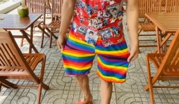 'Đại gia' Mạc Văn Khoa khiến dân tình loá mắt khi bóc giá set đồ đi biển 800 triệu