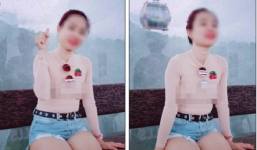 Mặc áo mỏng tang để lộ nguyên vòng 1, cô gái vẫn vô tư tạo dáng chụp ảnh