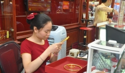 Giá vàng lại tăng phi mã, vượt xa 54 triệu đồng/lượng vào chiều nay