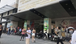 Hà Nội yêu cầu đeo khẩu trang sau ca nghi mắc Covid-19 ở Đà Nẵng, chợ thuốc Hapulico lại tấp nập