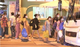 Hàng trăm cán bộ, nhân viên y tế Đà Nẵng được đưa đi cách ly ở khách sạn ven biển