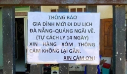 Chẳng cần nhắc nhở, gia đình treo biển thông báo tự cách ly sau chuyến du lịch Đà Nẵng