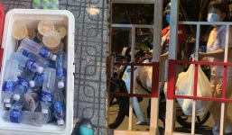 Người dân Đà Nẵng tiếp tế đồ ăn cho đội ngũ chống dịch trong đêm: 'Các bạn cần gì cứ nói'