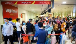 Không được lên máy bay, nam hành khách nhổ nước bọt vào nhân viên hàng không