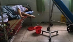 Nhân viên y tế ngất xỉu phải thở ô xy do làm việc quá sức: Sẽ tiếp tục chiến đấu đẩy lùi Covid-19