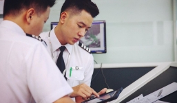 Cơ trưởng đẹp trai nhất Việt Nam hết hồn khi nhận bảng lương ai nhìn cũng choáng