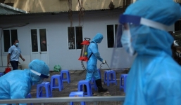 Lịch trình phức tạp của nhân viên mắc Covid-19 ở Hà Nội: Đi xuyên tỉnh, liên hoan hát karaoke