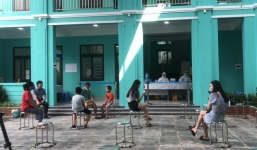 Hà Nội tìm người bay cùng chuyến, đi cùng xe với cô gái nghi mắc Covid-19